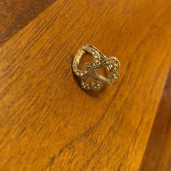 Ring - Picture 1 of 2